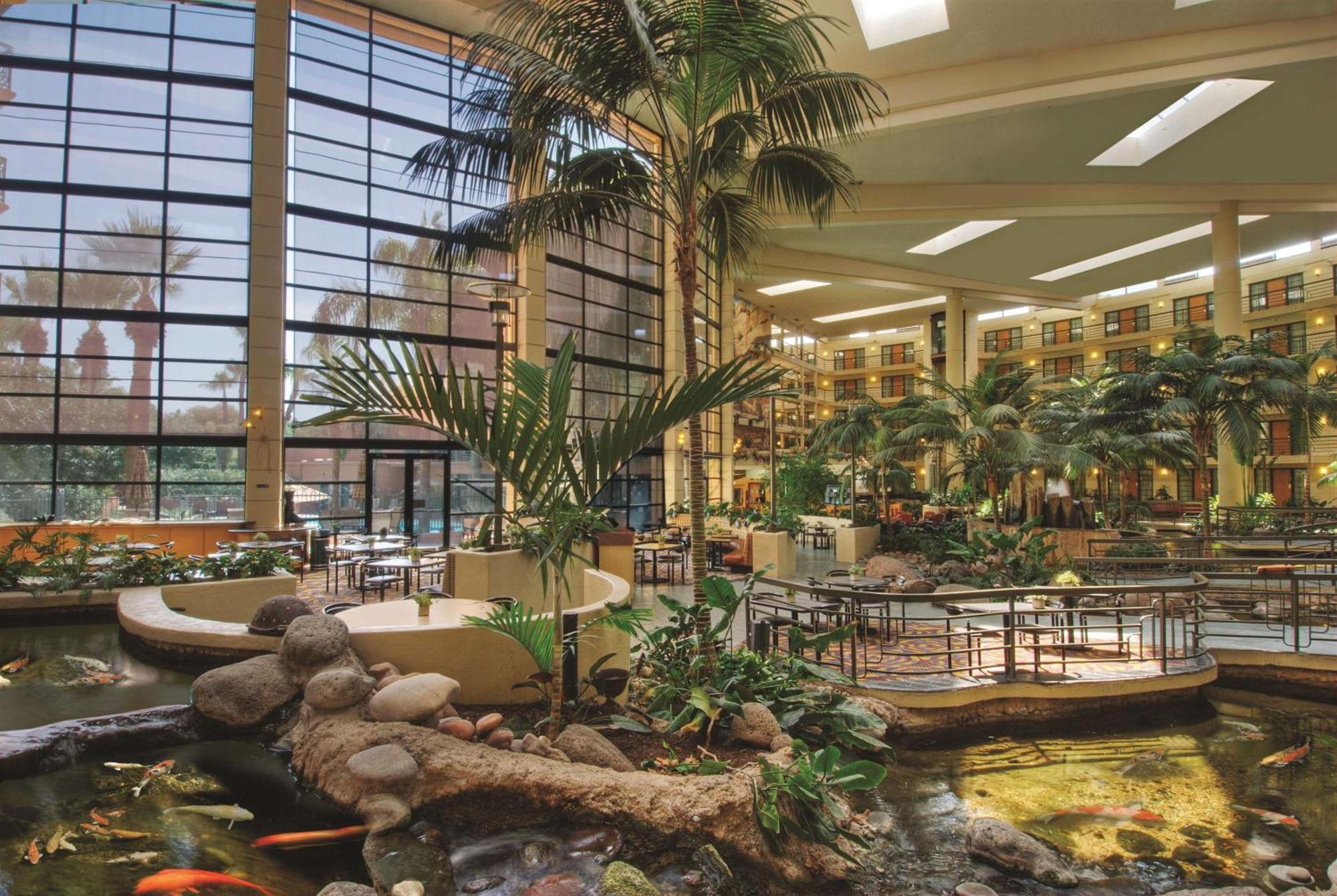 Embassy Suites By Hilton Phoenix Biltmore Экстерьер фото