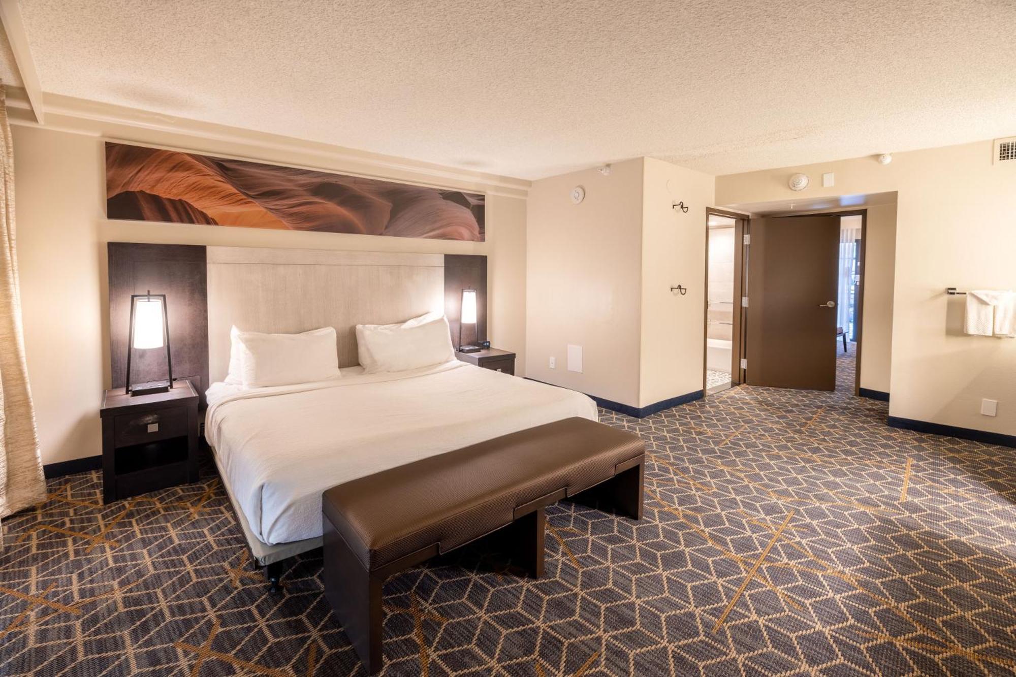 Embassy Suites By Hilton Phoenix Biltmore Экстерьер фото