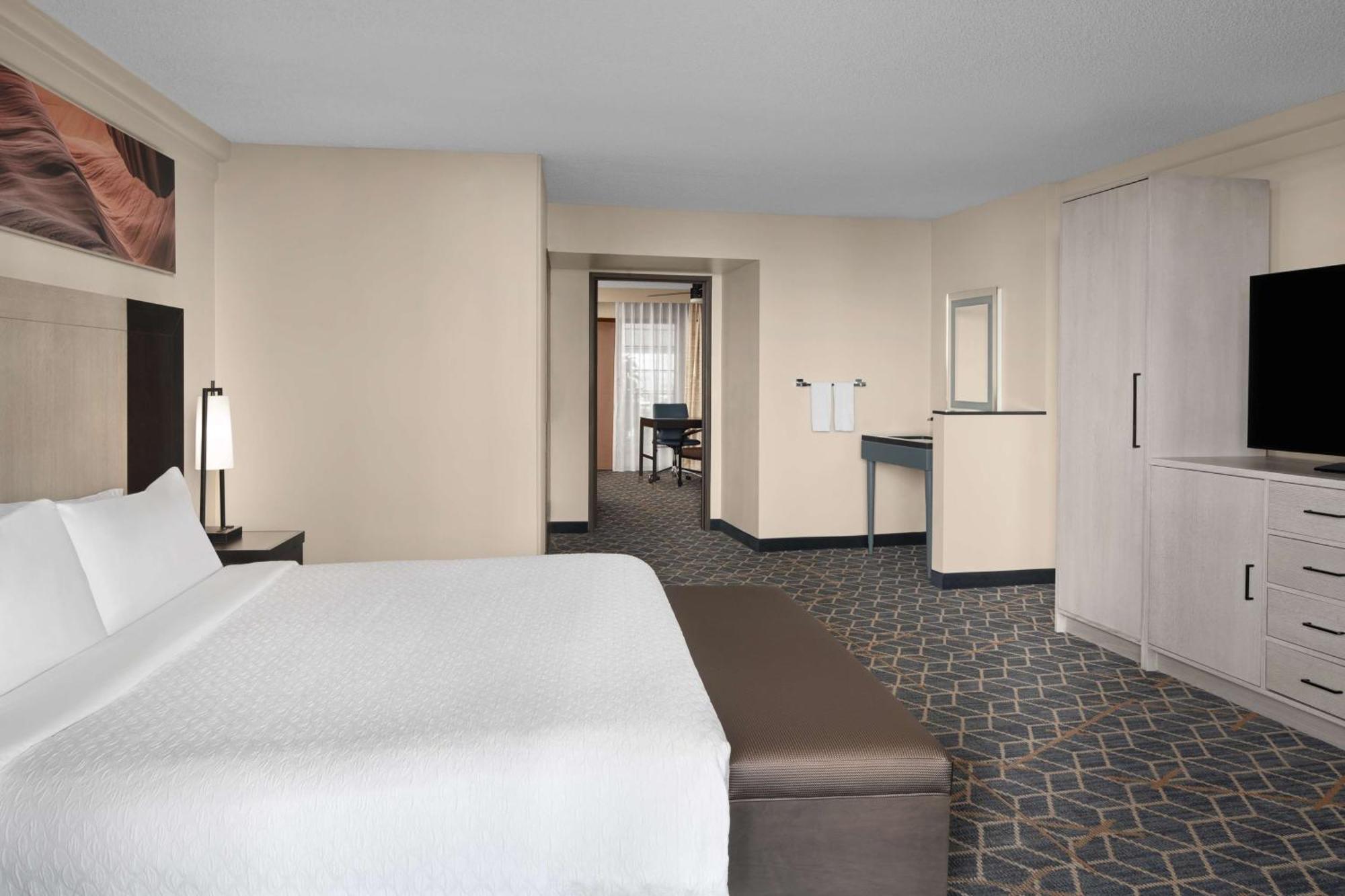 Embassy Suites By Hilton Phoenix Biltmore Экстерьер фото