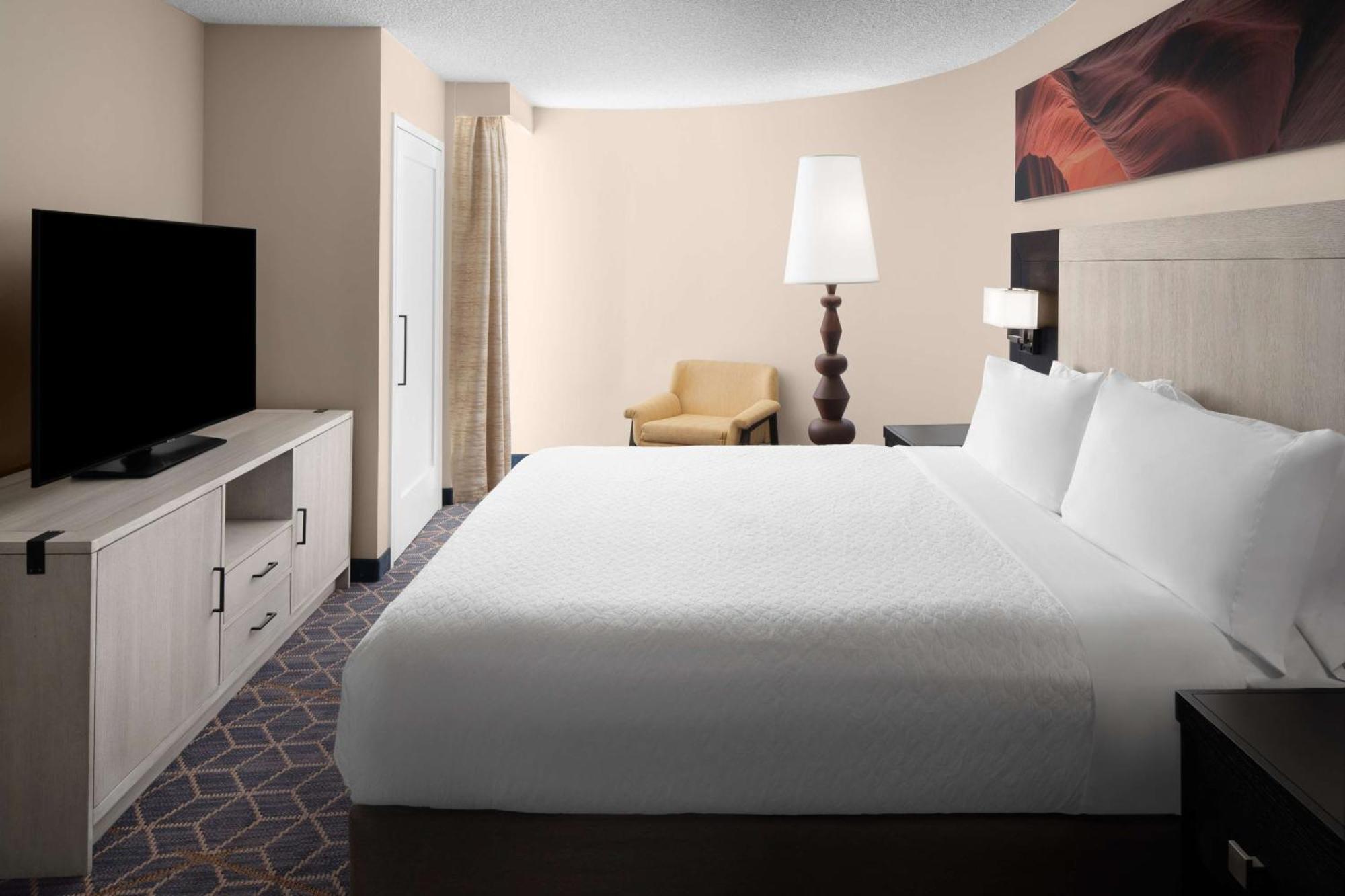 Embassy Suites By Hilton Phoenix Biltmore Экстерьер фото