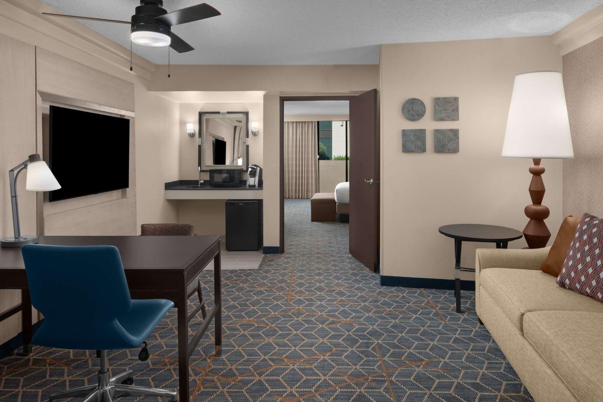 Embassy Suites By Hilton Phoenix Biltmore Экстерьер фото