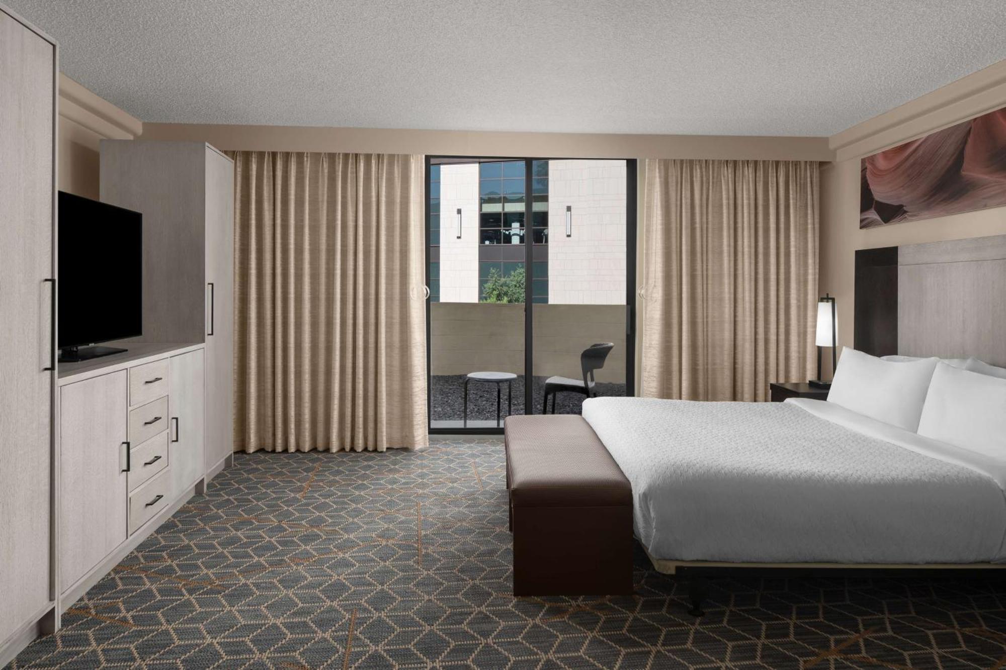 Embassy Suites By Hilton Phoenix Biltmore Экстерьер фото