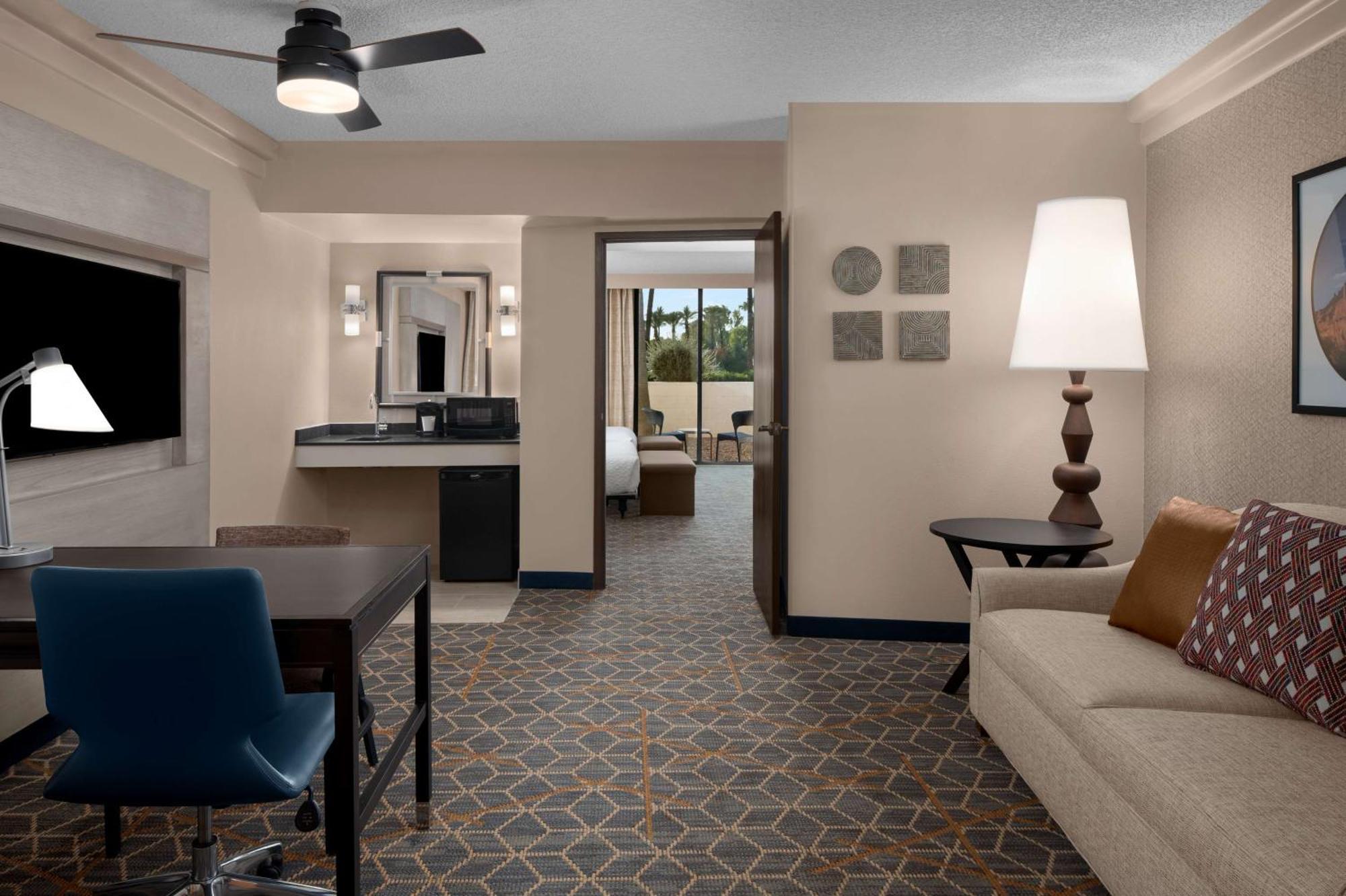 Embassy Suites By Hilton Phoenix Biltmore Экстерьер фото