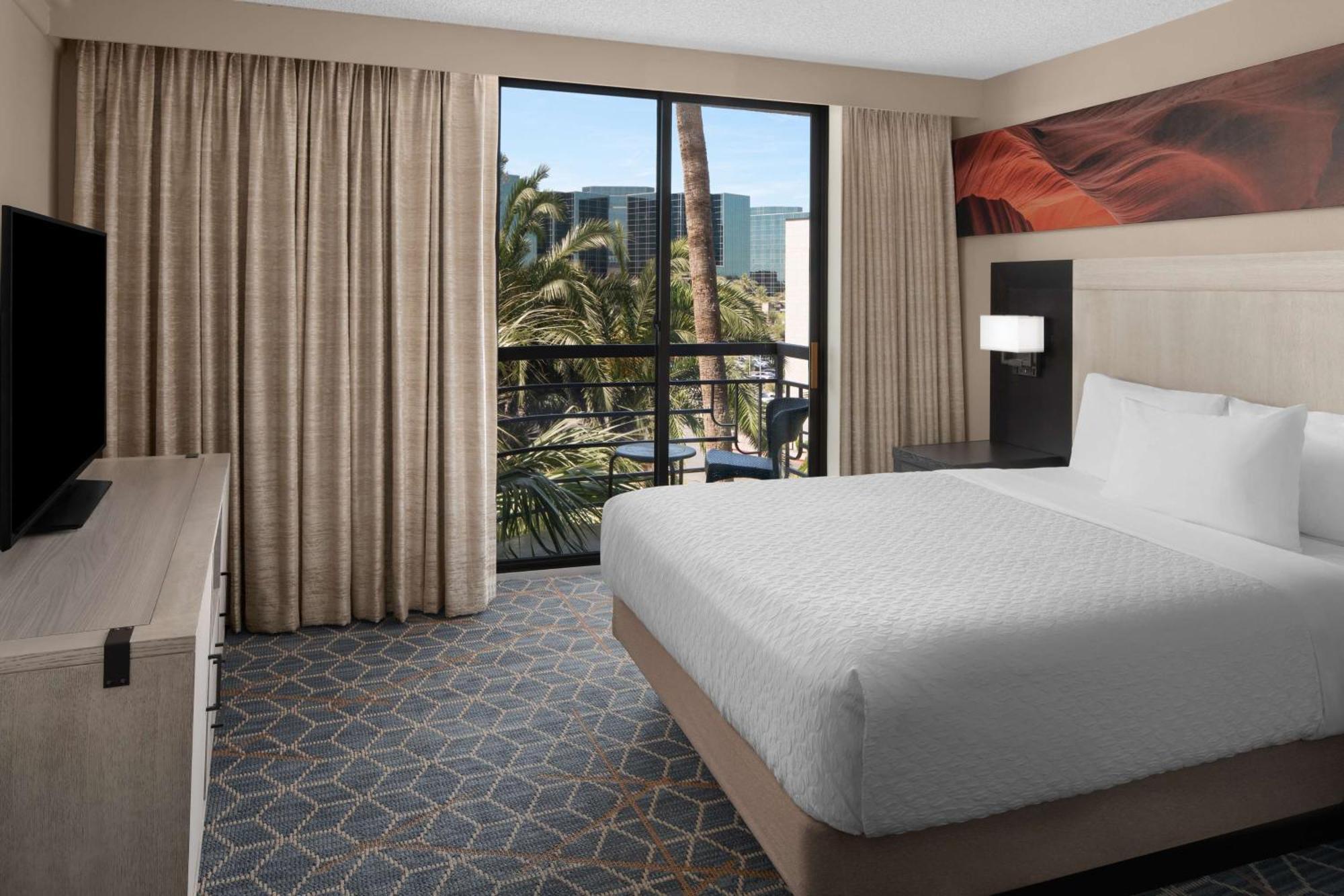 Embassy Suites By Hilton Phoenix Biltmore Экстерьер фото