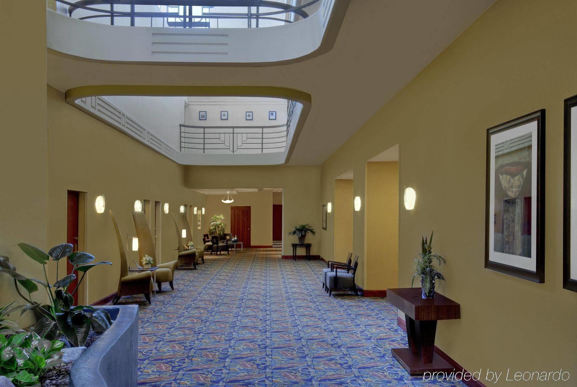Embassy Suites By Hilton Phoenix Biltmore Интерьер фото